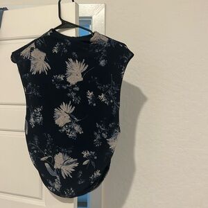 Abercrombie Paloma top navy floral size large